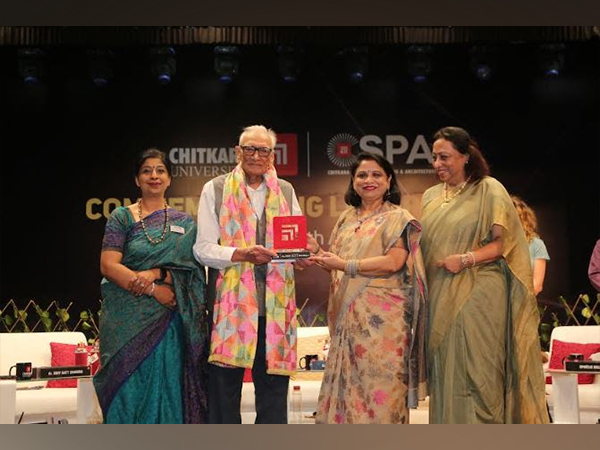 Dr Madhu Chitkara, Pro-Chancellor, Chitkara University felicitating senior Architect Shiv Datt Sharma