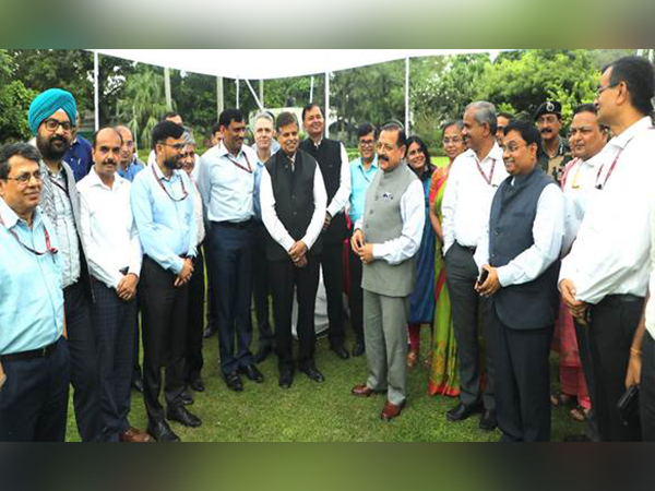 Union Minister Jitendra Singh holds luncheon interaction with IAS, IPS and IFoS officers of erstwhile J-K cadre (Photo: PIB)