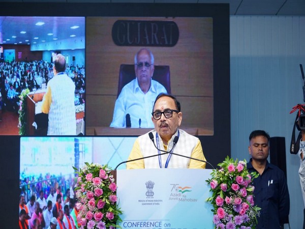 Union Minister for Heavy Industries Mahendra Nath Pandey (File photo)