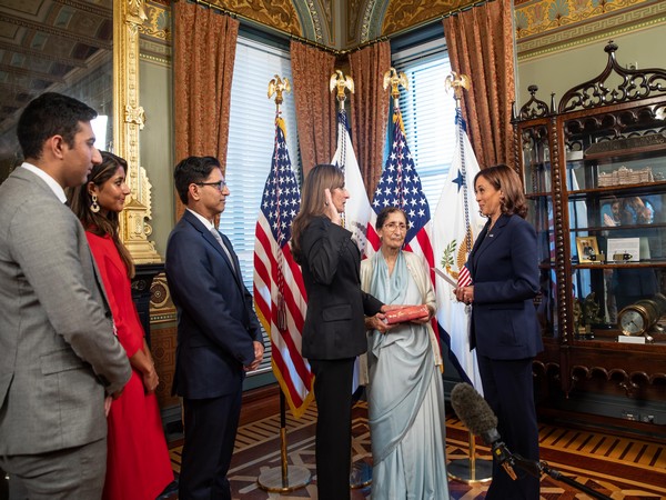 Kamala Harris administers swearing-in ceremony of India-American US Ambassador (Photo: Twitter/@VP)