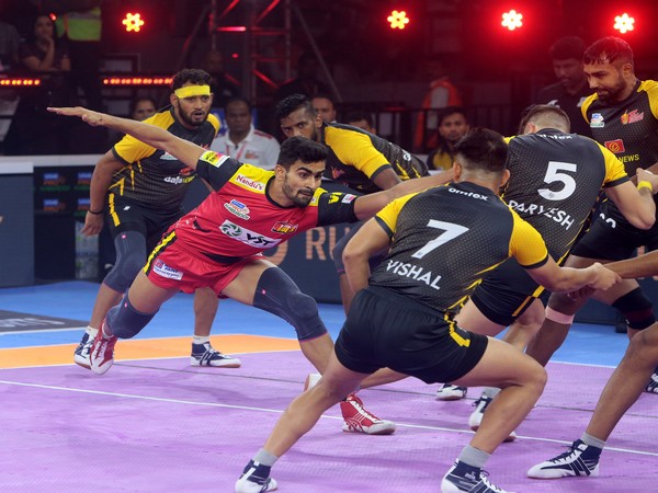 Bengaluru Bulls and Telugu Titans players in action (Photo: PKL)