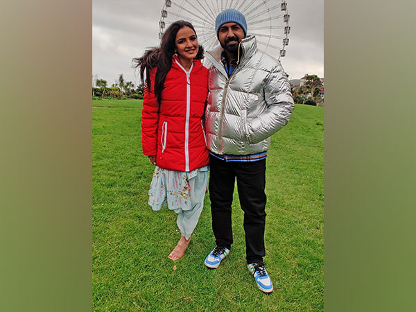 Jasmin Bhasin, Gipp Grewal (Image source: Twitter)