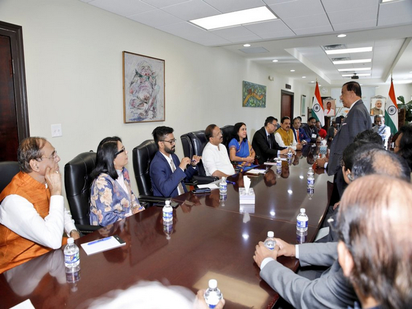 MoS Muraleedharan invites Indian community in Atlanta to attend 17th Pravasi Bharatiya Divas next year (Photo: Twitter/@MOS_MEA)