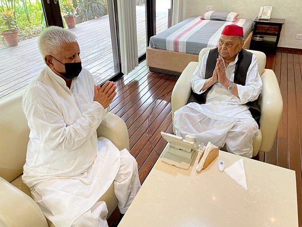 Lalu Prasad Yadav with Mulayam Singh Yadav (File Photo)
