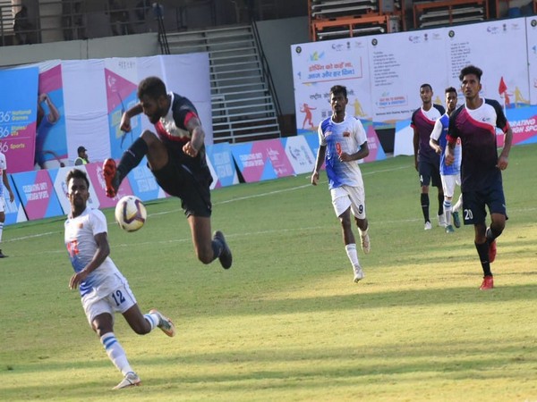Gujarat men's football team in action against West Bengal in 36th National Games (Image: SAI/MYAS media)