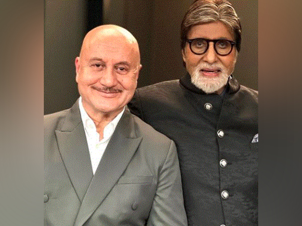 Anupam Kher and Amitabh Bachchan (Image source: Instagram)