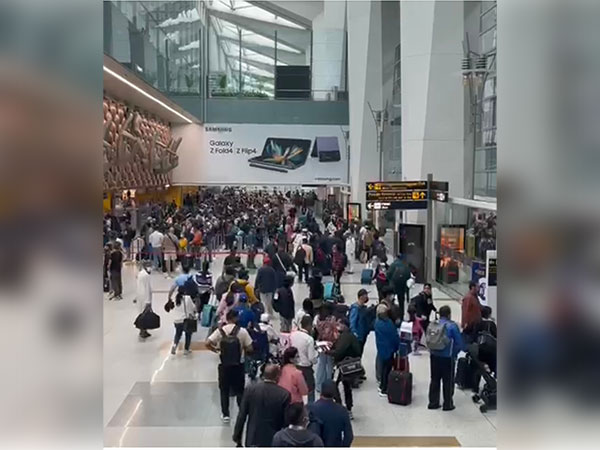 Discounted airline tickets lead to huge rush at IGI