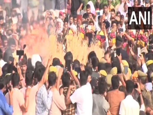 Last rites of Mulyam Singh Yadav (Image/ANI)