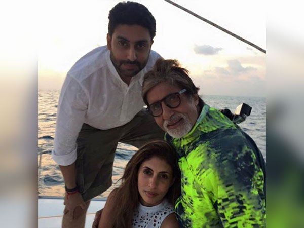 Amitabh Bachchan, Abhishek, Shweta (Image Source: Twitter)