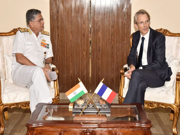 Ambassador of France to India, Emmanuel Lenain with Vice Admiral Biswajit Dasgupta, Flag Officer Commanding-in-Chief, Eastern Naval Command.