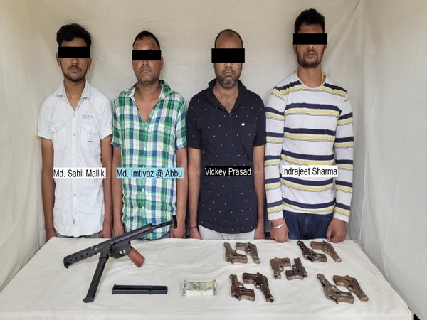 Kolkata police arrests 4 in firearms racket 