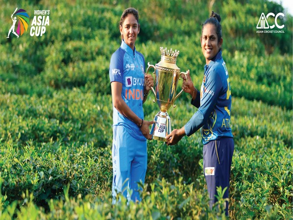 Harmanpreet Kaur and Chamari Athapaththu (Photo: Asian Cricket Council/ Twitter)
