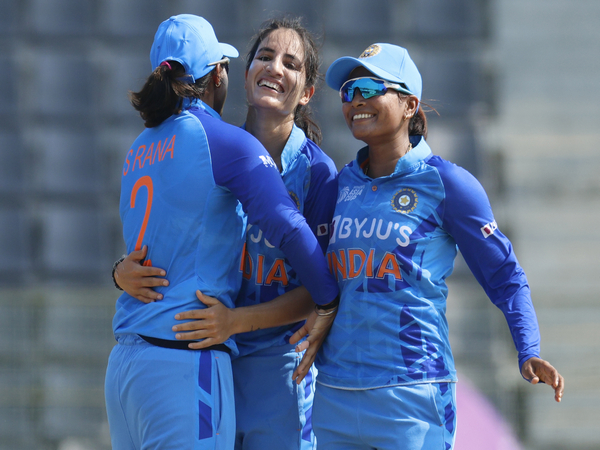Renuka Singh (centre). (Photo- BCCI Women Twitter)