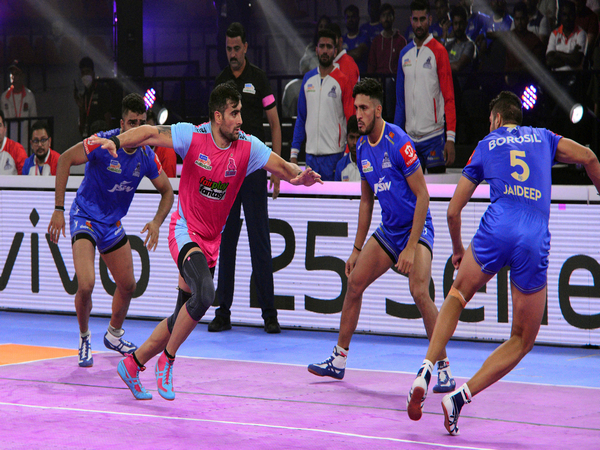 Jaipur Pink Panthers in action against Haryana Steelers (Image: PKL)