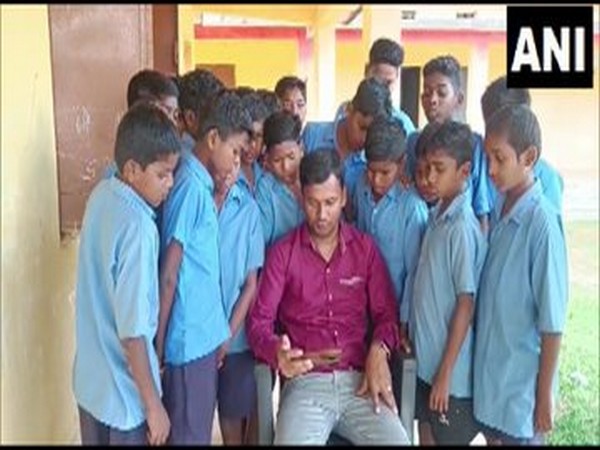 Wifi zone in naxal-affected Orchha helps locals get easy internet access (Photo/ANI)