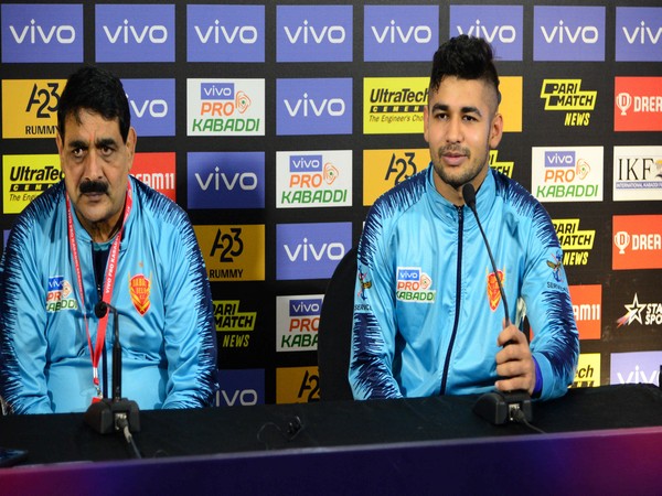 Dabang Delhi KC coach Krishan Hooda with Naveen (Photo: PKL Media)