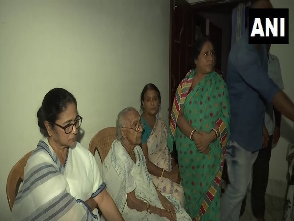 Mamata Banerjee meets Jalpaiguri flash flood victims (Photo/ANI)