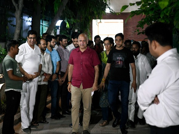 Delhi Deputy CM Manish Sisodia at his residence after CBI questioning (Photo:ANI)