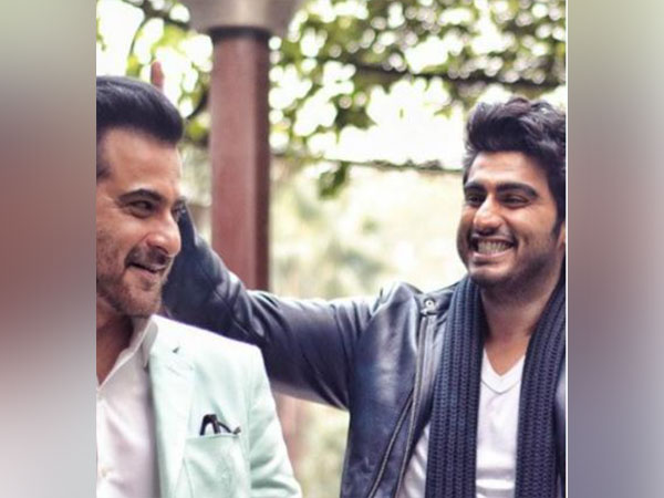 Arjun Kapoor with Sanjay Kapoor (Image source: Twitter)