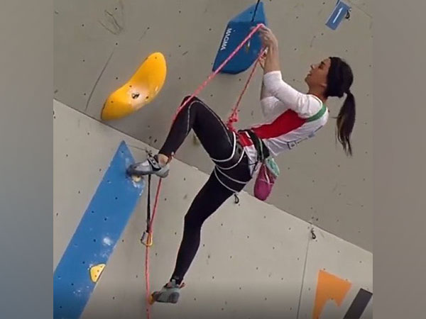 Iranian climber Elnaz Rekabi. (Photo Credit - Twitter/Masih Alinejad)