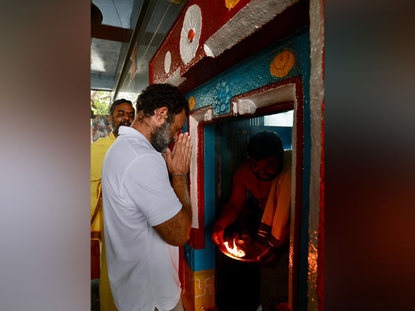 Rahul Gandhi visits Sri Ganga Bhavani Temple, Adoni (ANI photo)