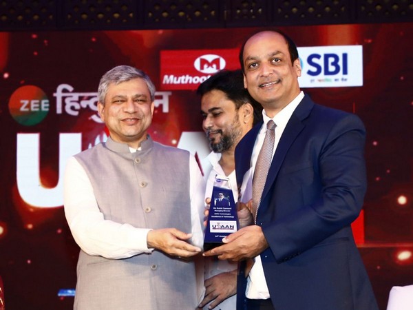 Union Cabinet Minister Ashwini Vaishnav facilities Young Industrialist Rohit Somani from Indore with Excellence Award