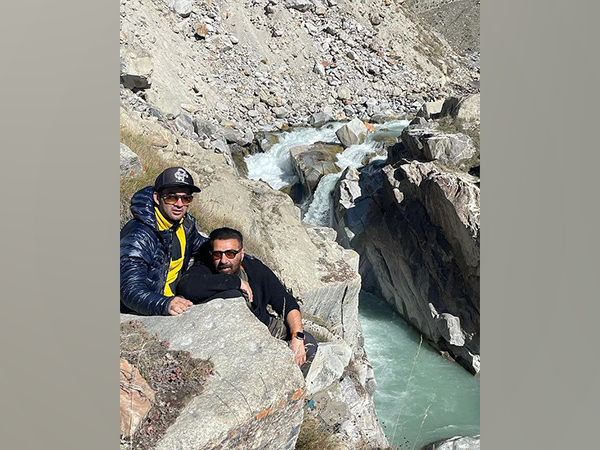 Sunny Deol with his son Karan Deol (Image source: Instagram)