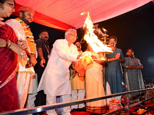 CM Bhupesh Baghel performing aarti (Photo/ANI)