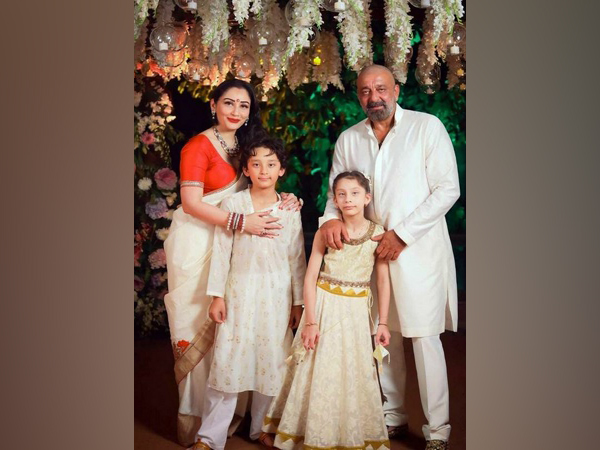 Sanjay Dutt with his wife and kids (Image source: Instagram)