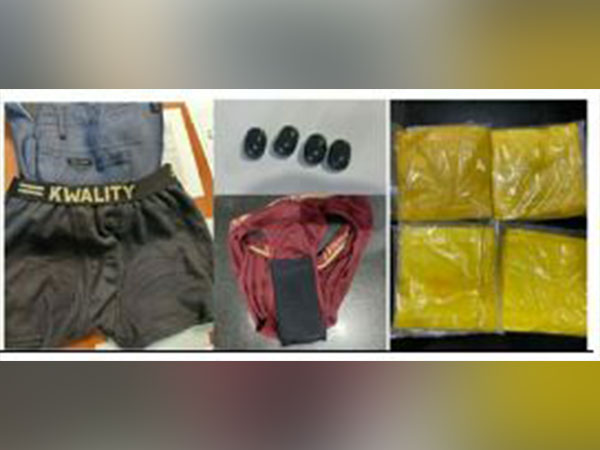 Gold recovered by Custom officers (Photo/Customs officers at mangaluru international airport)