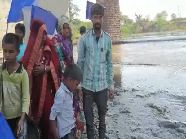 Some members of Dalit community convert to Buddhism in Rajasthan's Baran (Photo:ANI)