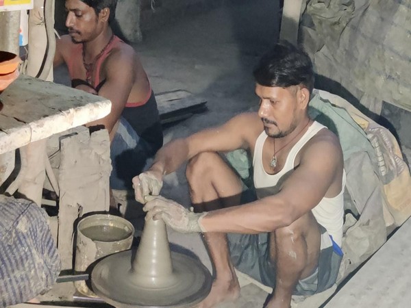 Potter making earthen lamps (Photo/ANI)