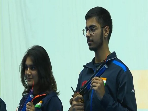 Esha Singh, Samrat Rana at podium (Photo: Twitter SAI Media)