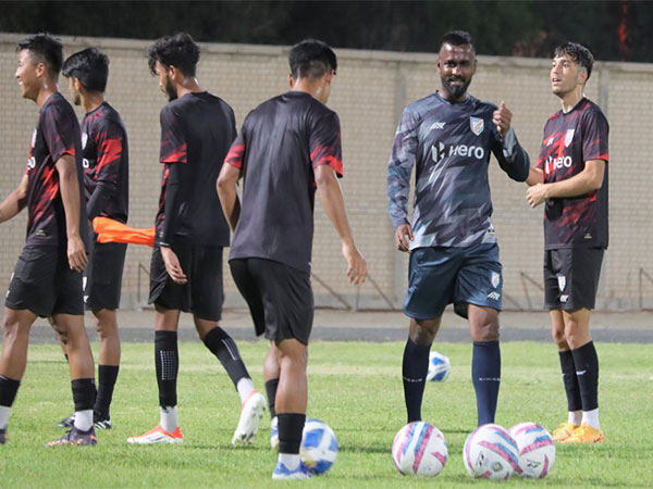 Nallappan Mohanraj with the team (Photo: AIFF Media)