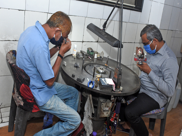 Diamond workers start their work at the manufacturing unit of Dharmanandan Diamonds in Surat. (Photo/ANI)