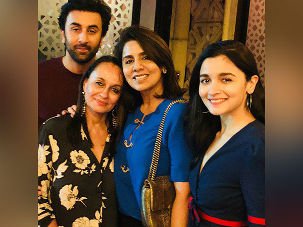 Neetu Kapoor with Soni Razdan, Ranbir Kapoor and Alia Bhatt (Image source: Twitter)