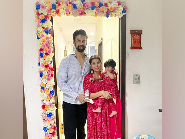 Charu Asopa and Rajeev Sen and their daughter (Image source: Instagram)
