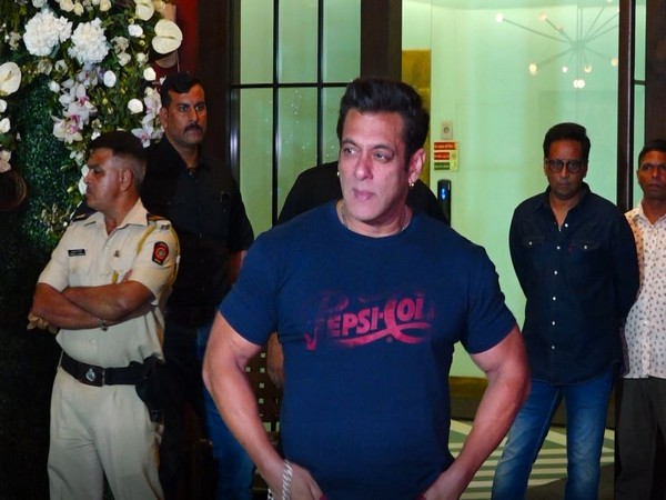 Salman Khan at Aayush Sharma's birthday party (Image Source: ANI)