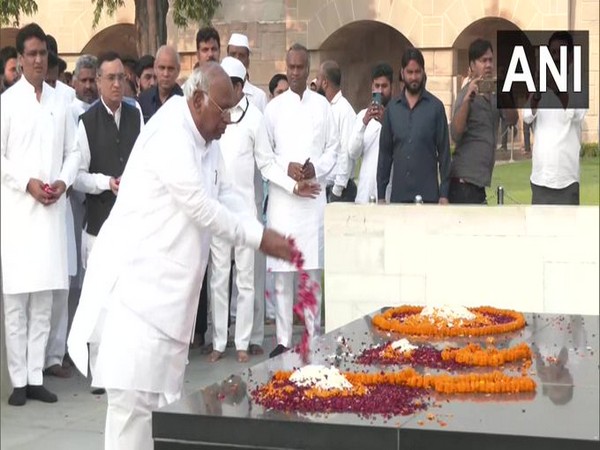Congress President-elect Mallikarjun Kharge pays tribute to Mahatma Gandhi at Rajghat (Photo/ANI)