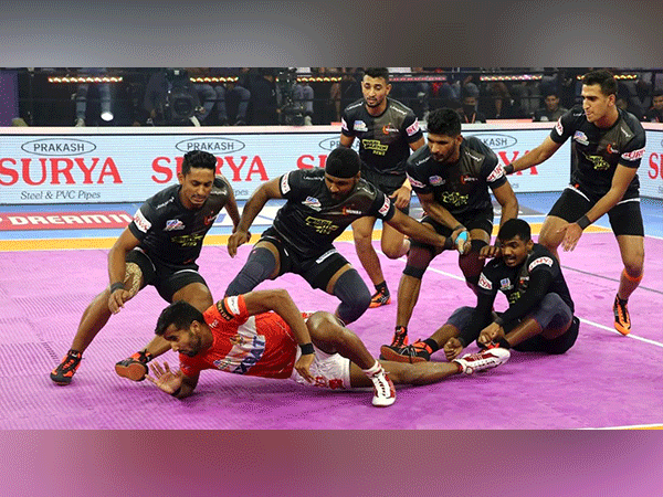 U Mumba and Gujarat Giants players in action (Photo: PKL)