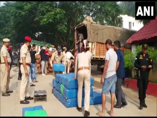 Police intercepting the drugs (Photo/ANI)