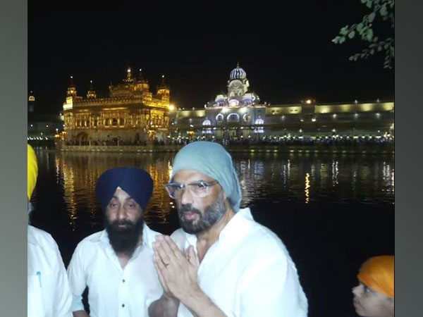 Suniel Shetty at the Golden Temple