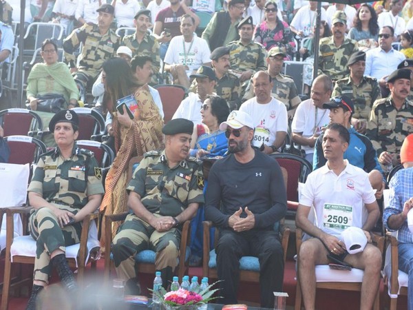 Suneil Shetty in BSF Marathon event