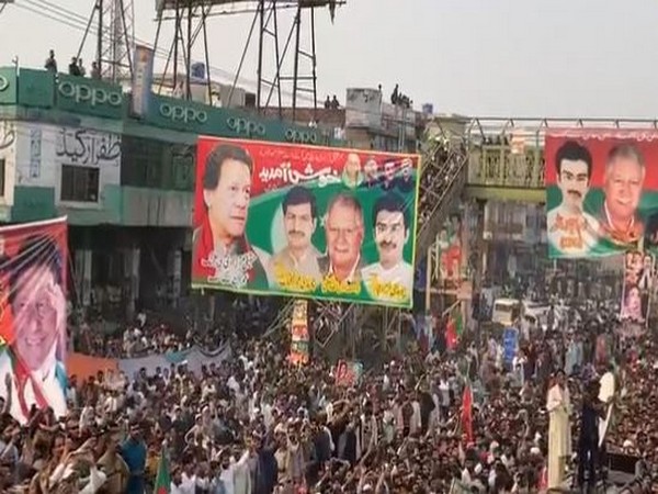 Crowds gather at Imran Khan's Long March. (Photo Credit - Twitter/Imran Khan)