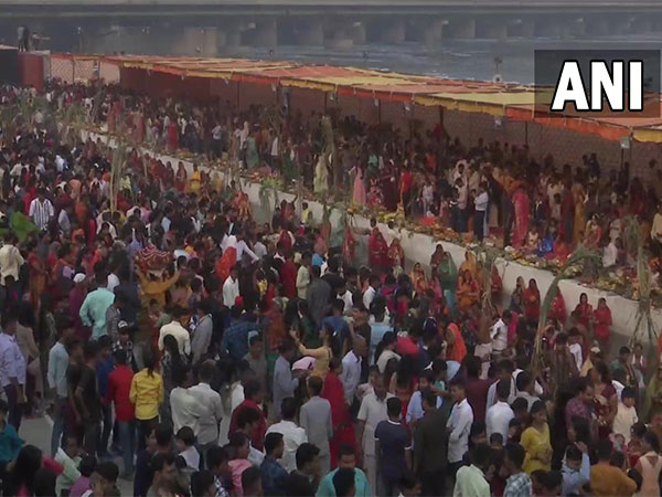 Visual of massive number of devotees thronging to ITO in New Delhi to celebrate Chhath Puja (Photo/ANI) 