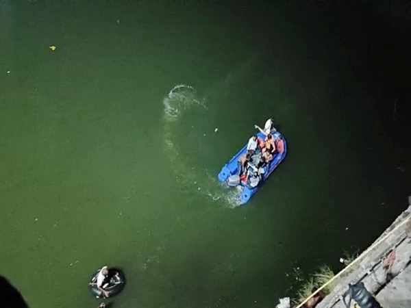 Rescue operation after cable bridge collapsed in the Machchhu river, Morbi (Photo:ANI)