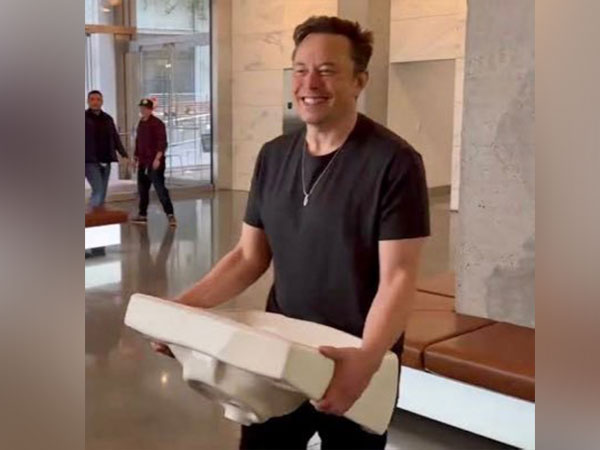Elon Musk in Twitter Headquarters. (Photo Credit - Twitter/Elon Musk)