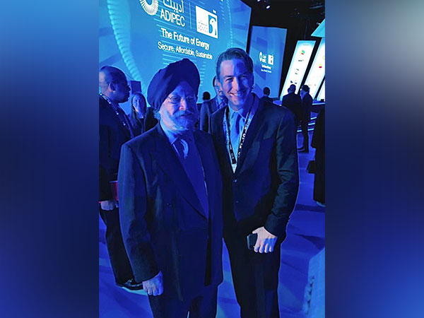 Minister of Petroleum Hardeep Singh Puri meets Amos Hochstein Presidential Coordinator of the US (Image Credit: Twitter/@HardeepSPuri)