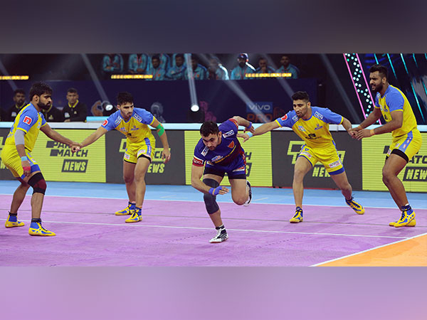 Dabang Delhi KC's Manjeet in action  (Photo: PKL)