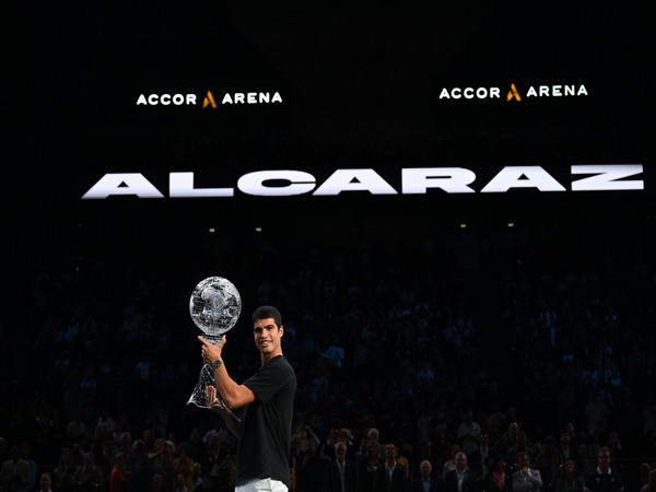 Alcaraz with trophy (Photo:Twitter@carlosalcaraz)